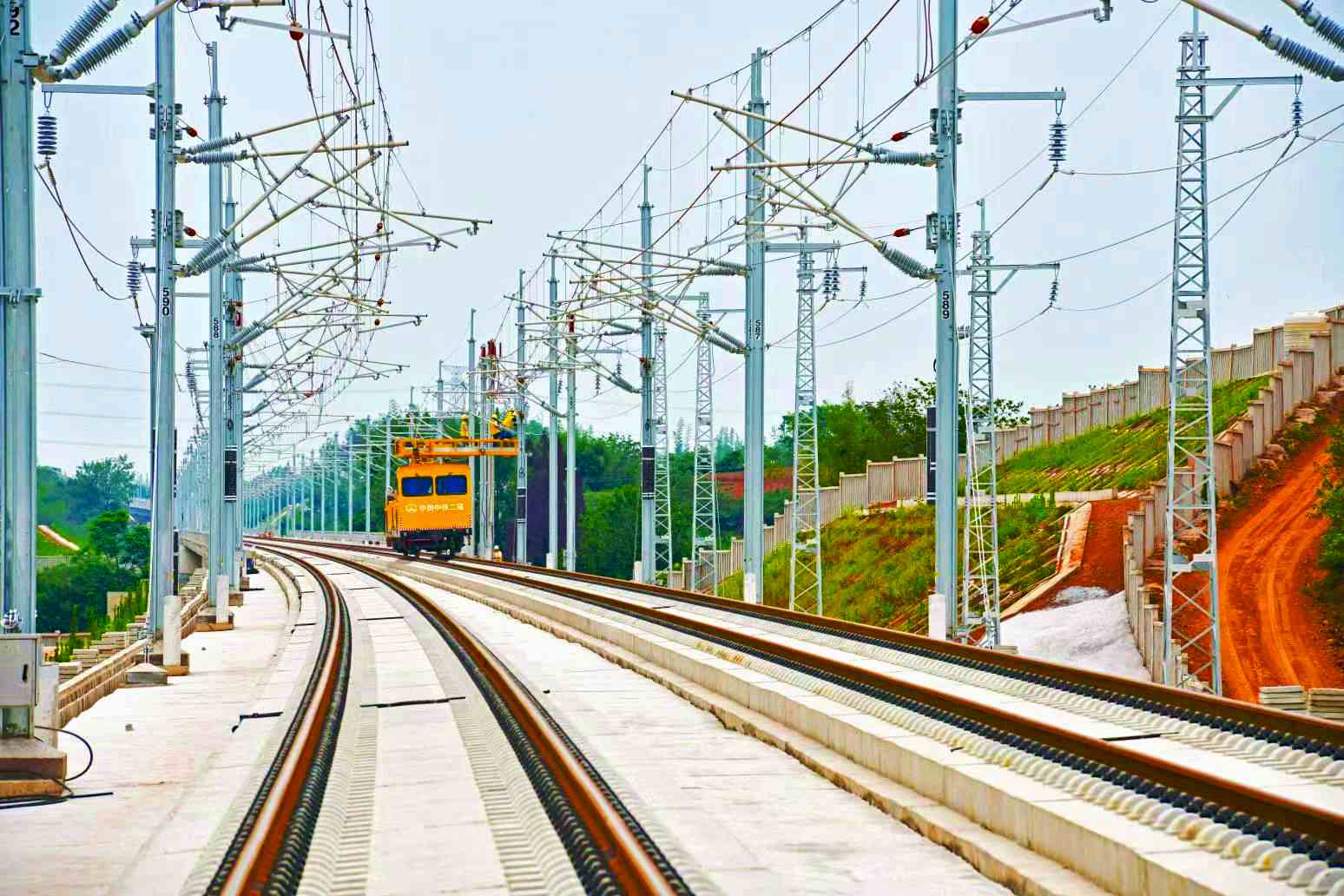 成宜高铁全线接触网实现电通|高铁_新浪财经_新浪网