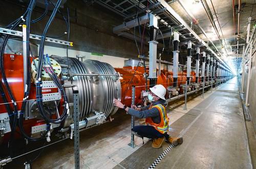 全球最强x射线激光器成功"点火"