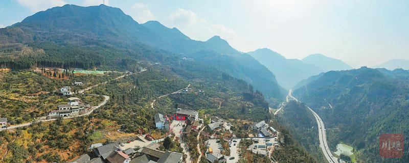俯瞰绵阳市北川羌族自治县曲山镇石椅村.何海洋&nbsp;摄