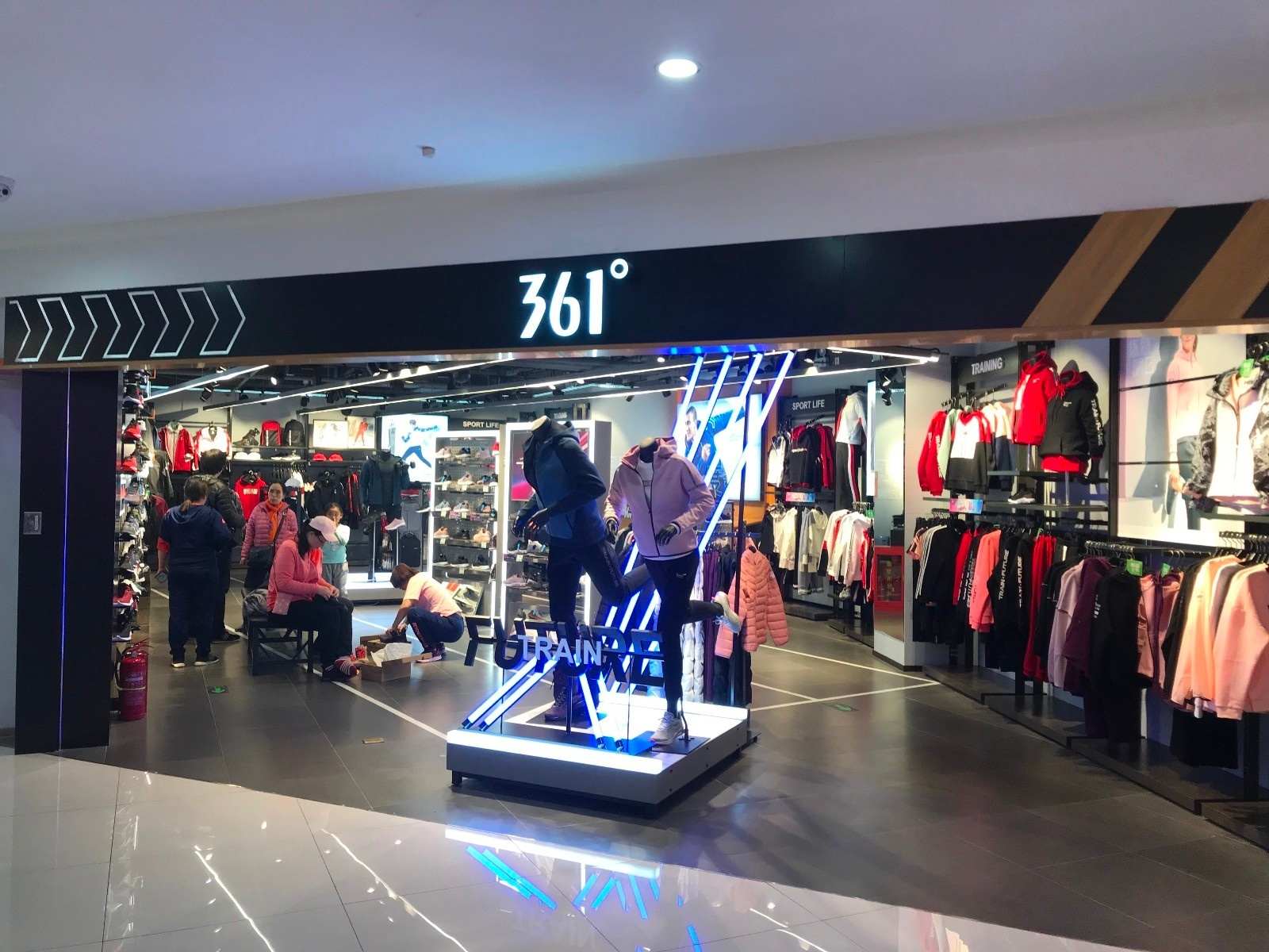 成身退过上了他的吹唢呐退休生活公司交给了女婿丁伍号两个儿子丁辉煌