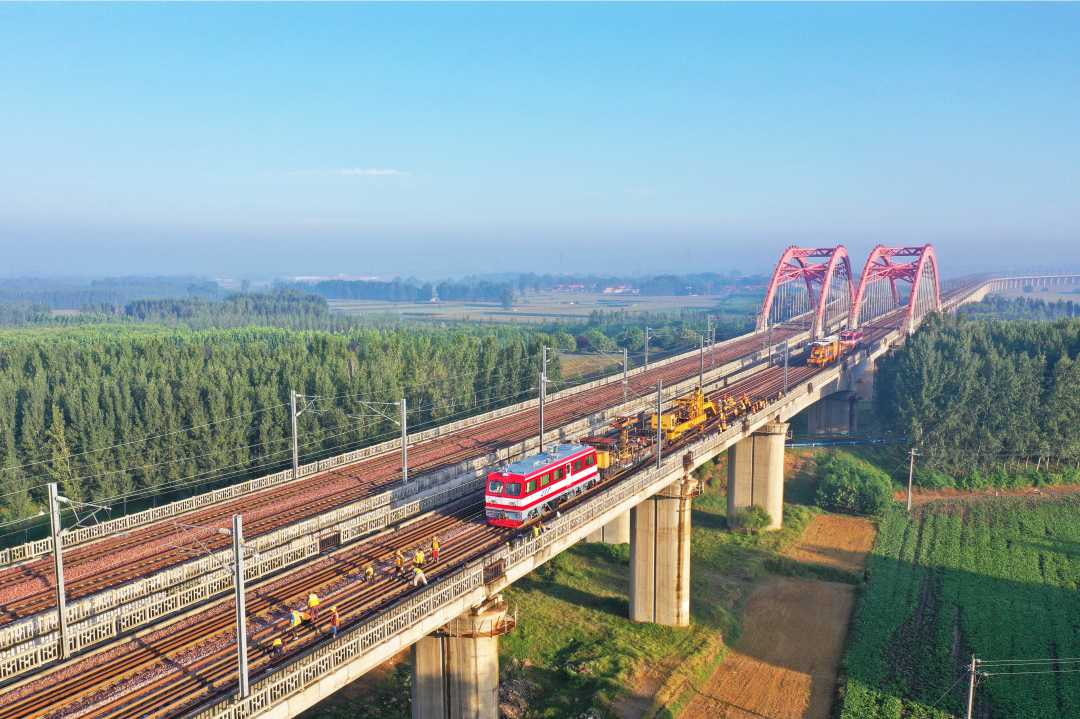 黄河四线铁路特大桥,目前承担着郑太高铁动车组列车和京广铁路普速