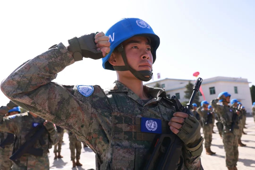 出国"出差"一年,送别的家人笑着笑着就哭了……|维和部队_新浪财经