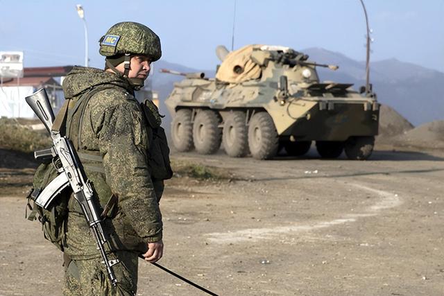 (俄军维和部队在纳卡地区执行任务 图源:视觉中国)