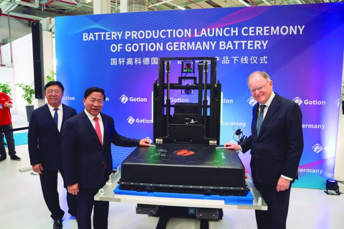 　　9月16日，中德来宾共同见证国轩高科德国哥廷根工厂产线投产