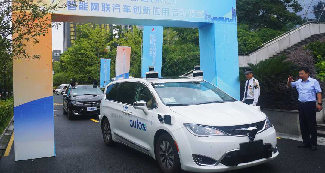 无人驾驶智能网联汽车专线亮相杭州