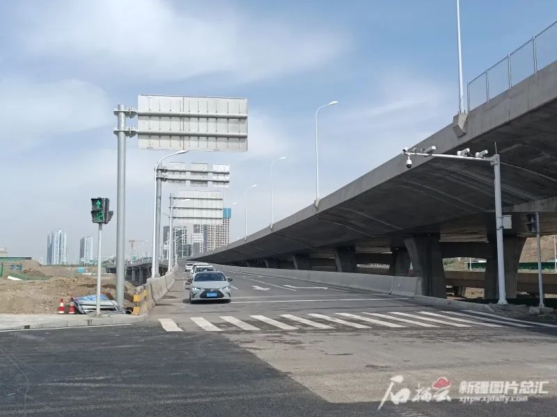 9月20日,乌鲁木齐市跃进街连接线节点改造工程完工通车,跃进街与东