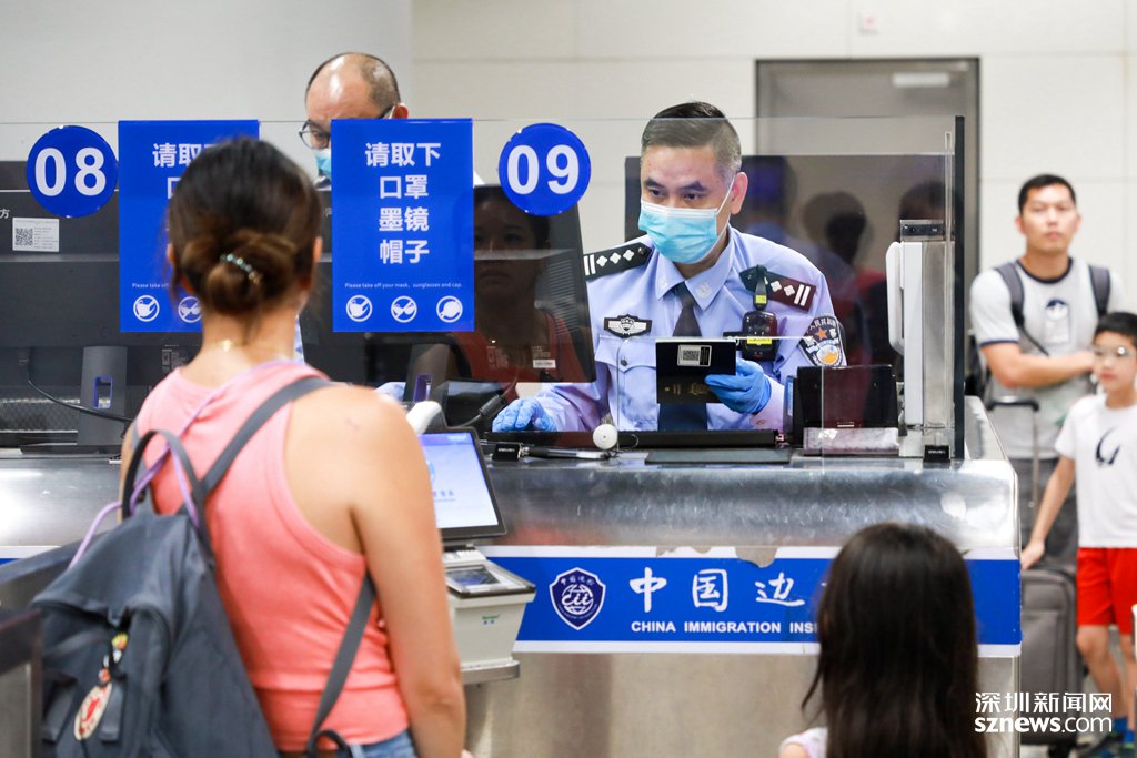 作为全国唯一派驻在香港特别行政区腹地的移民管理队伍,深圳边检总站