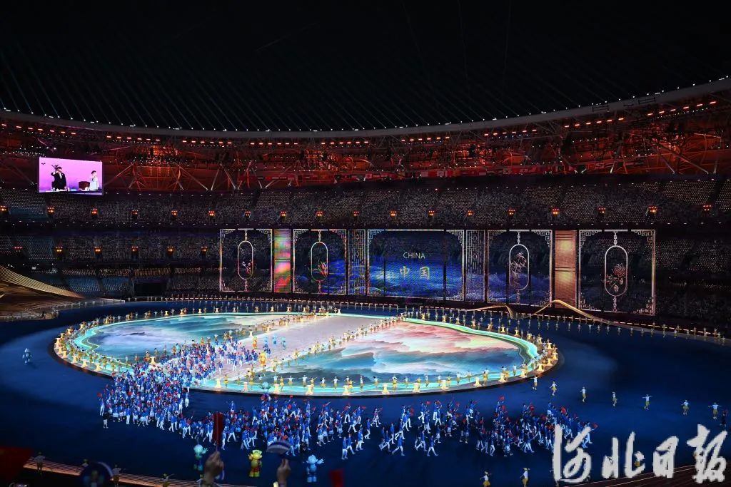 9月23日晚,杭州第19届亚洲运动会开幕式在杭州奥体中心体育场举行.