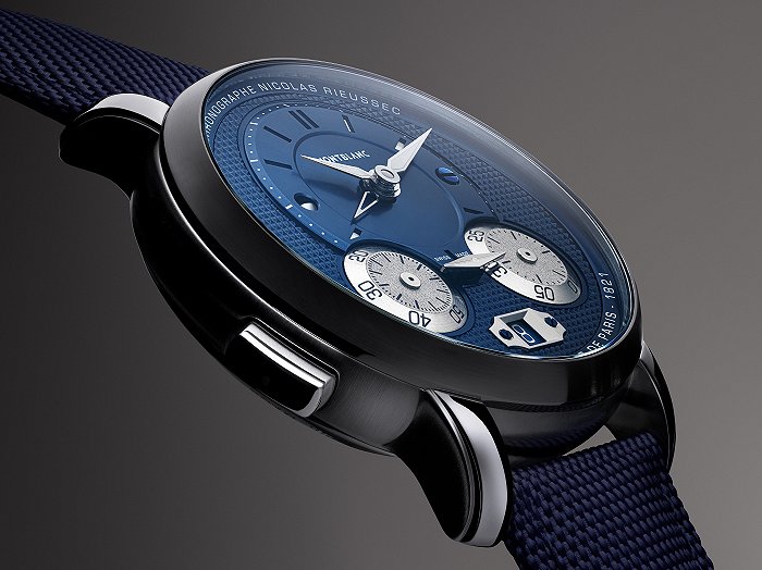 其中一枚全新万宝龙明星系列尼古拉斯·凯世计时码表(全球限量500枚)