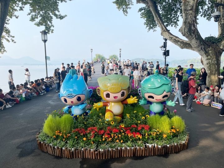 杭州西湖靓丽装扮迎亚运.记者 王建龙 摄