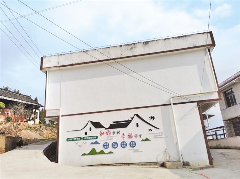 美了城镇,靓了乡村的文化墙. 解雪飞 摄