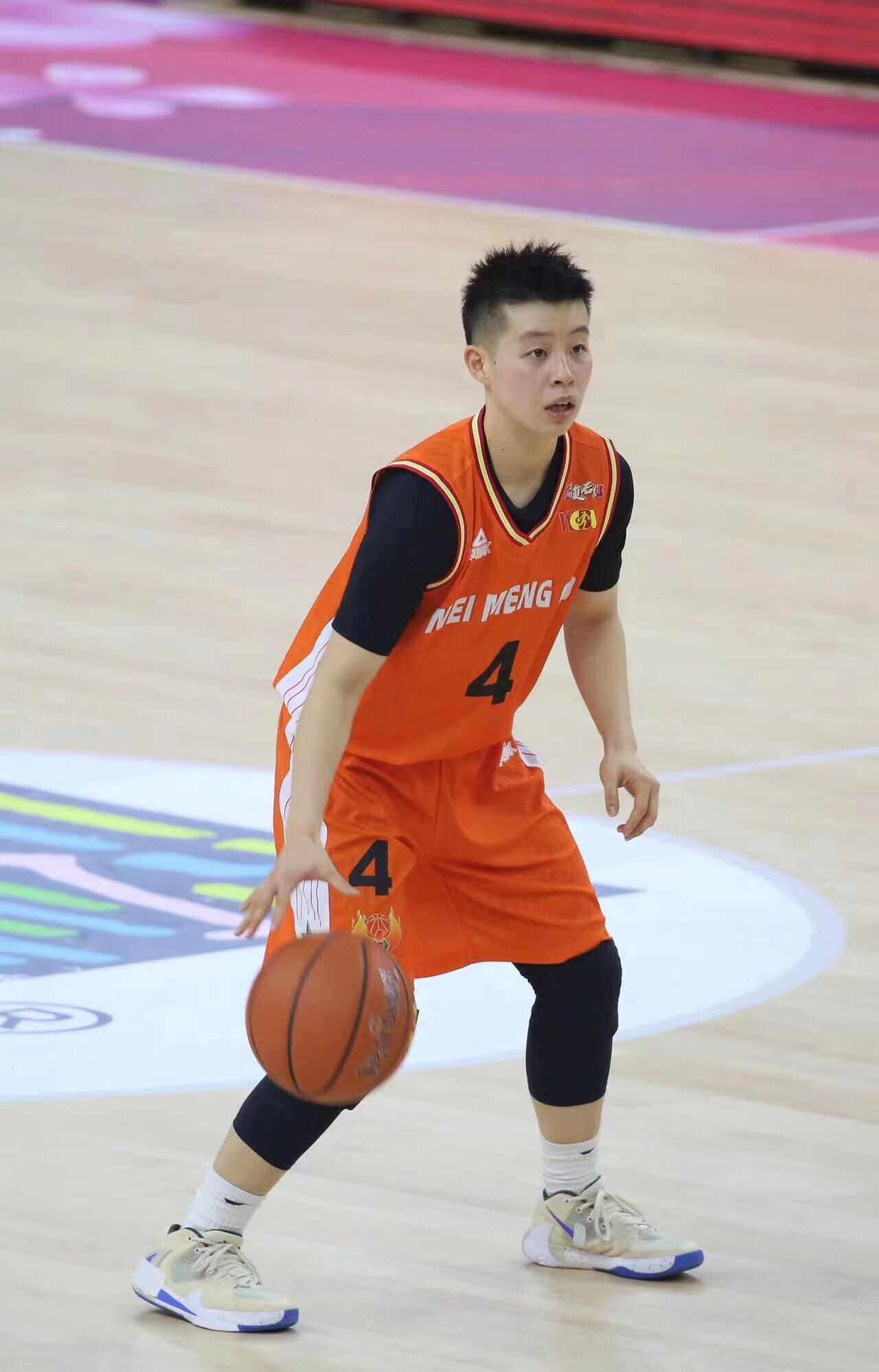 李缘据了解,李缘司职后卫,现役中国女篮运动员,2020年加盟内蒙古农信