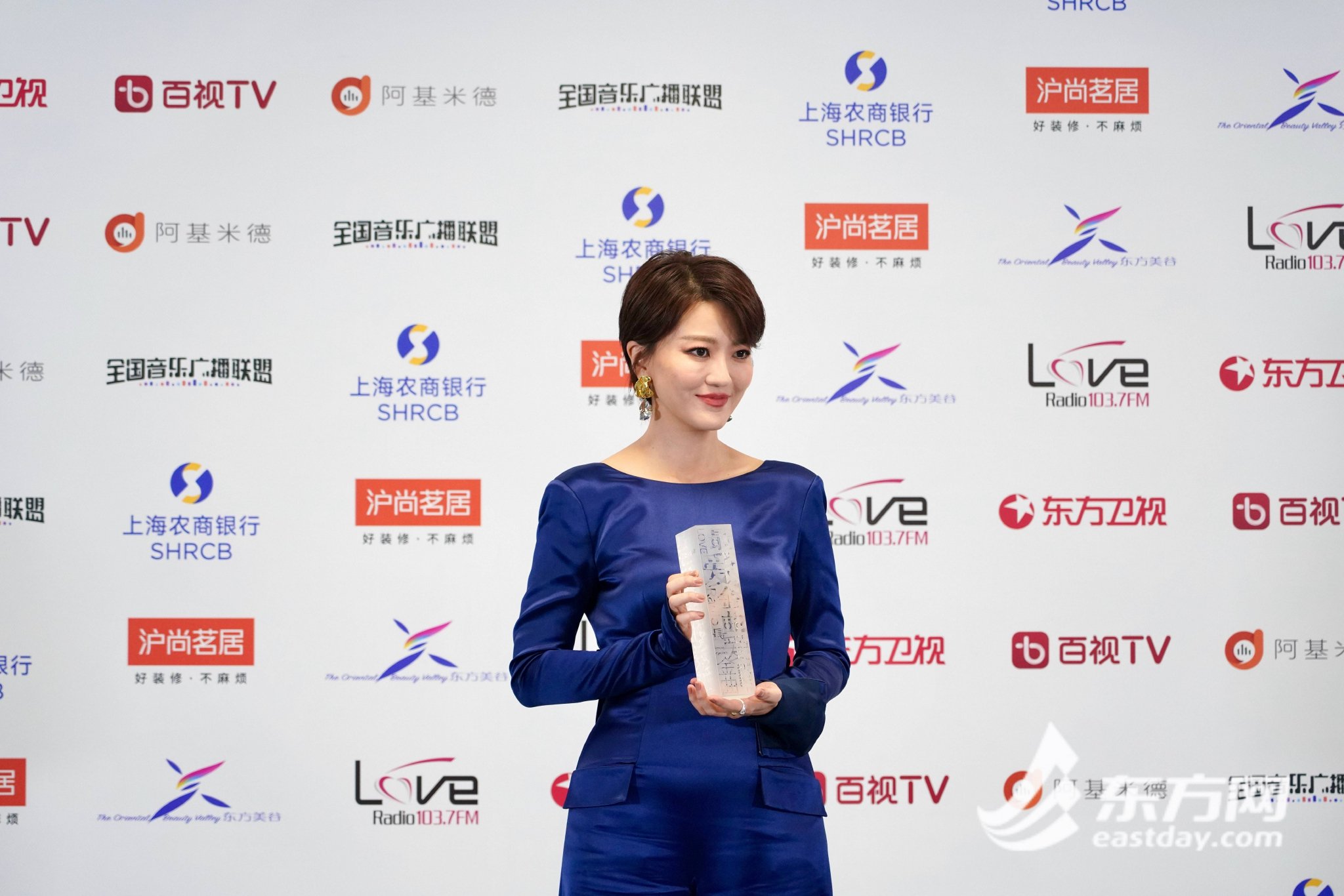 蔡淳佳如果在今年的内地歌手中浏览一下话题与热点,绝不会遗漏黄绮珊.