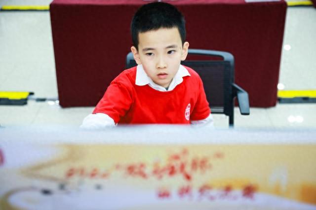 双12月3日，2022“双城杯围棋交流赛以线上对弈的形式在上海、台北两市举行。 海沙尔摄