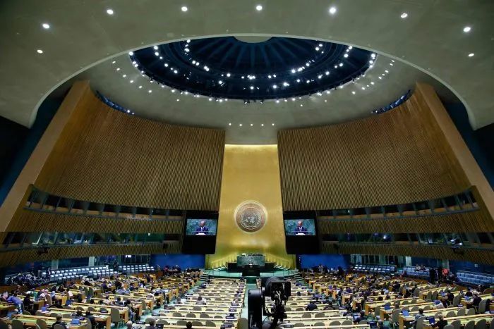 ▲23日，亚美尼亚外长米尔佐扬在联合国大会会议上发表讲话。（法新社）