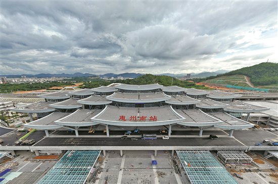 广汕高铁惠州南站航拍图 羊城晚报记者 曾育文 摄