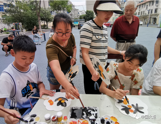 副主任周关,市关工委常务副主任朱志群,刘荣根,市关工委副秘书长陆萍