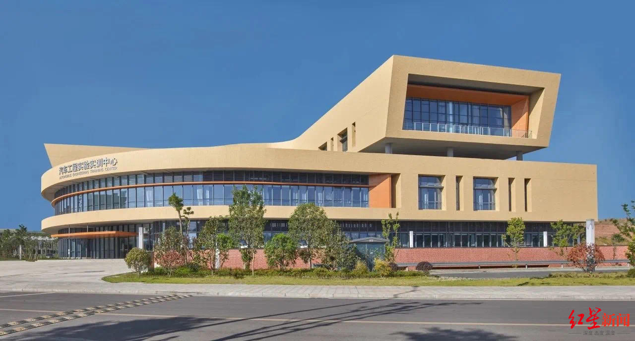 吉利学院汽车工程实验实训中心