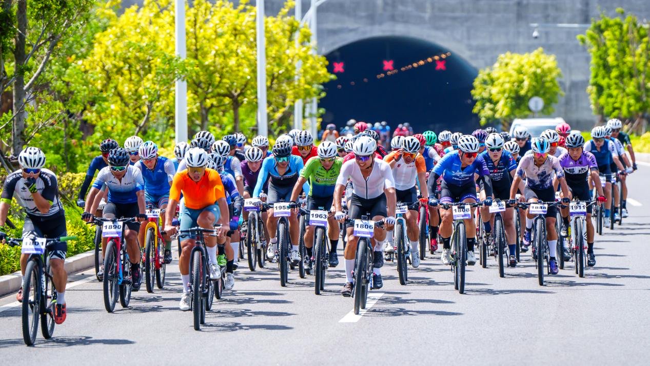 千名骑士齐聚平潭 平潭国际自行车嘉年华展现运动魅力|自行车_新浪