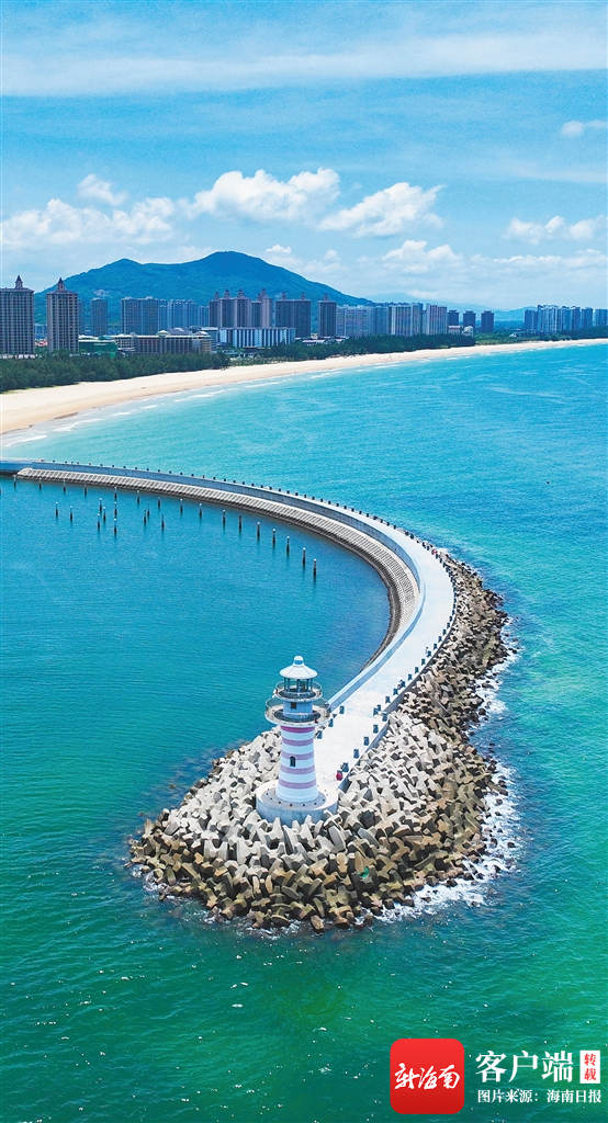 俯瞰陵水清水湾自由灯塔.海南日报记者 王程龙 摄