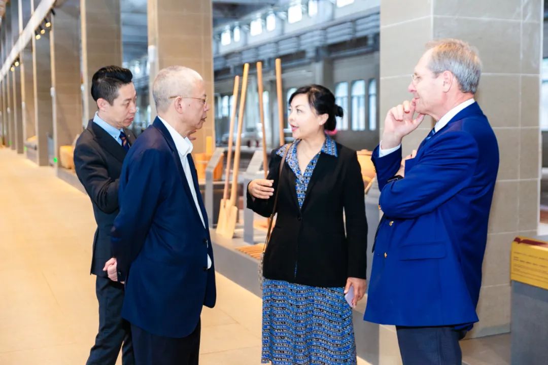 摩尔多瓦驻华大使杜米特鲁·贝拉基什:了解中国从品尝 chinese baijiu