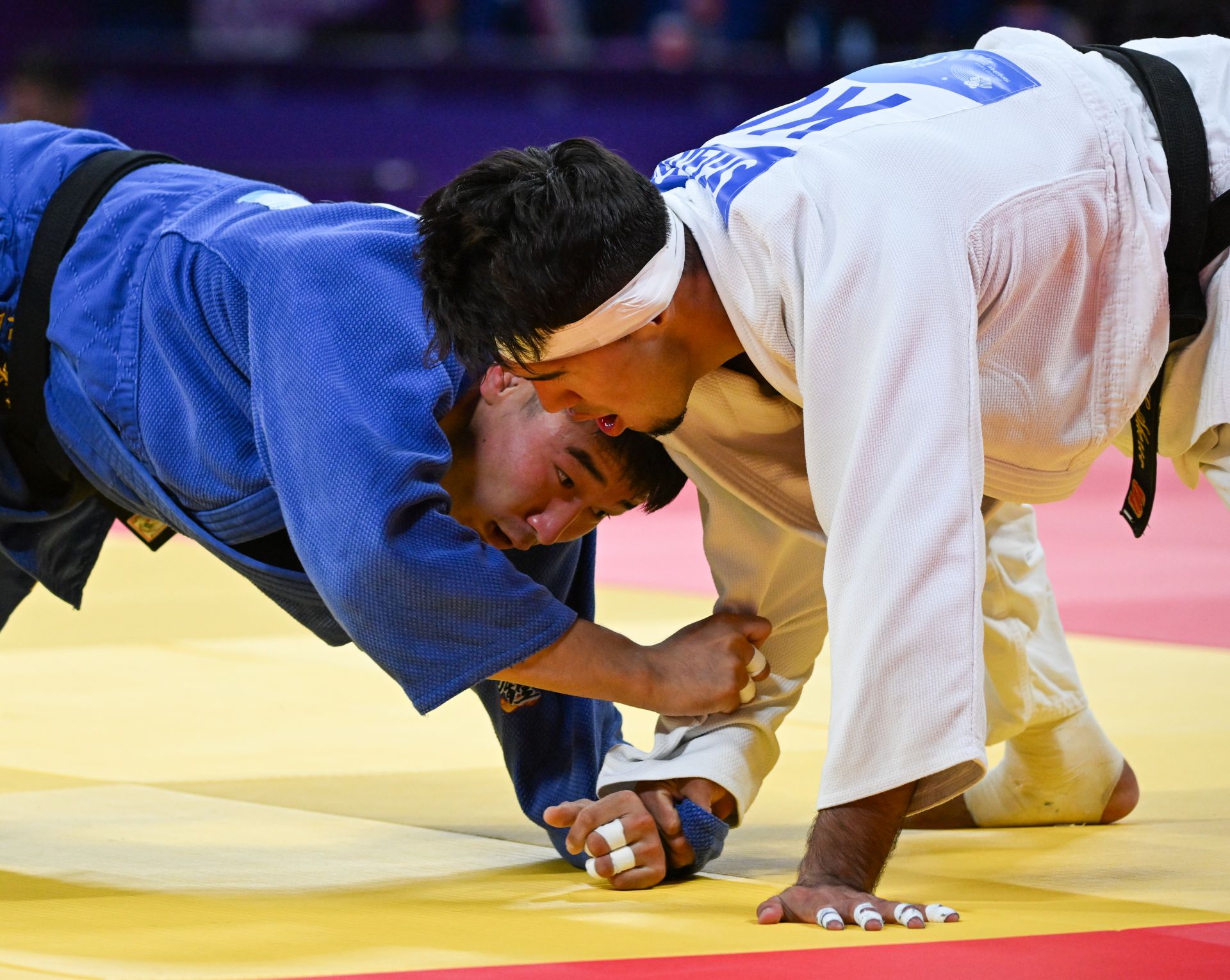 9月26日,在杭州亚运会柔道比赛中,代表中国队出战的内蒙古运动员布和