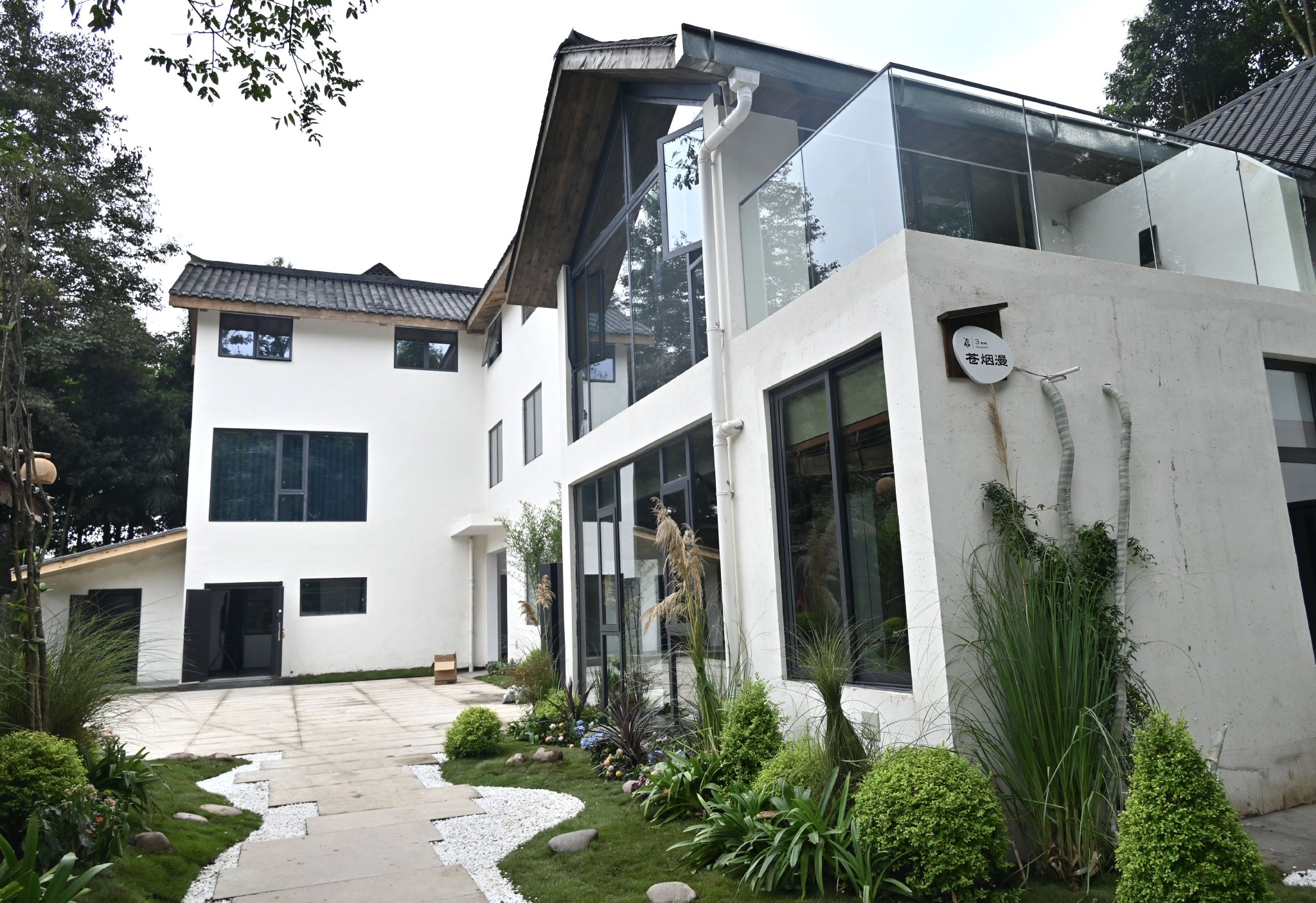 成都传媒集团旗下新闻国旅携手桑园镇谢家坝子精品民宿集群揭幕来看