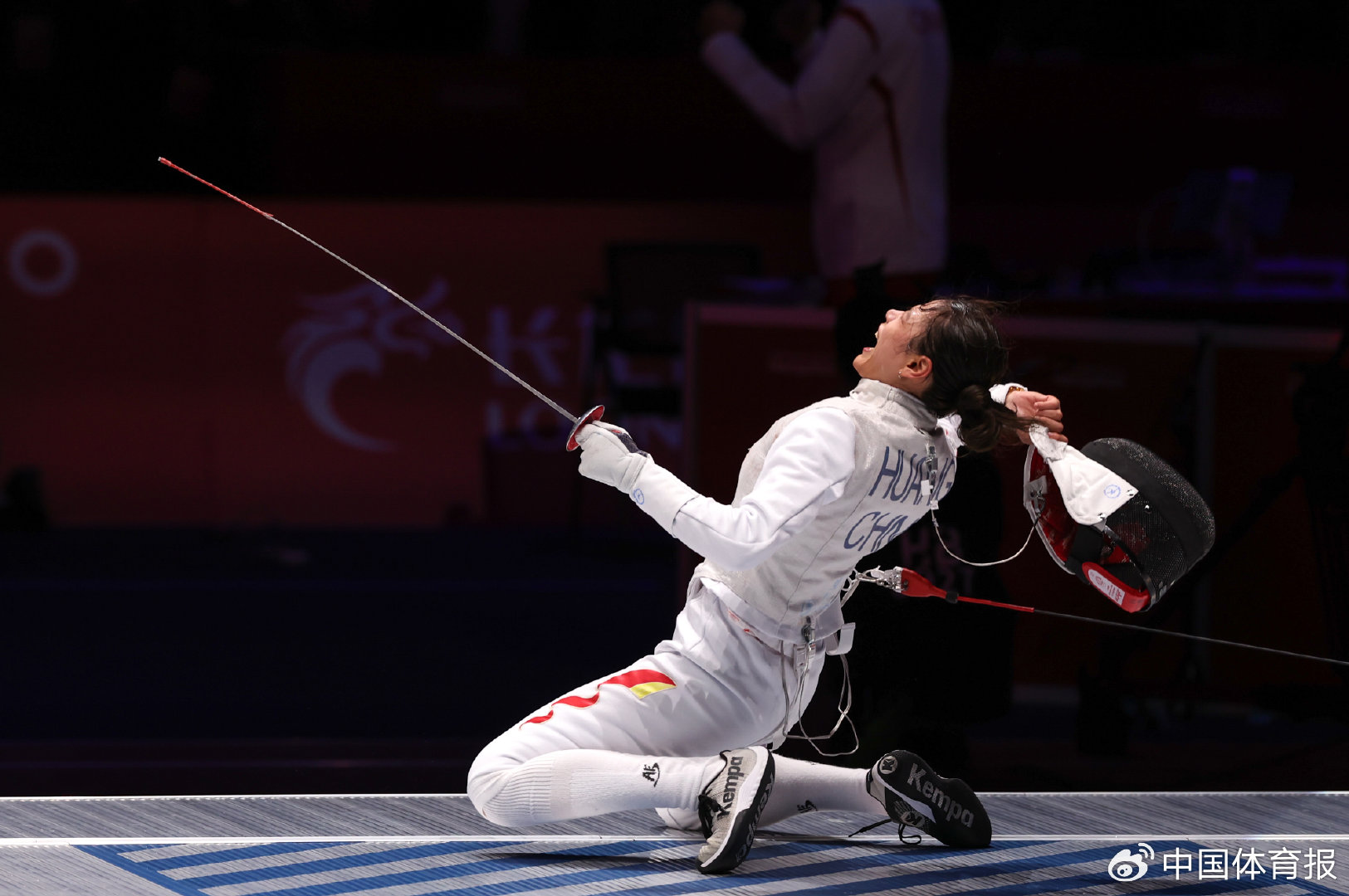 比出自信 气势如虹——记亚运会女子花剑冠军黄芊芊|中国_新浪财经