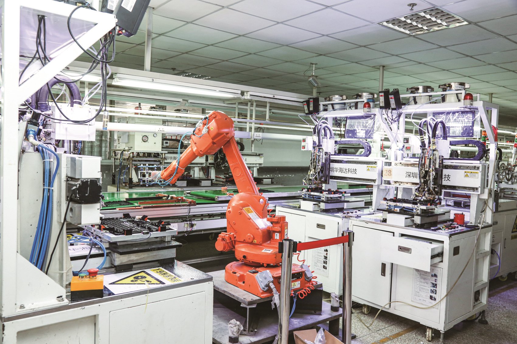 落户内江的巨腾(内江)资讯配件有限公司生产线.