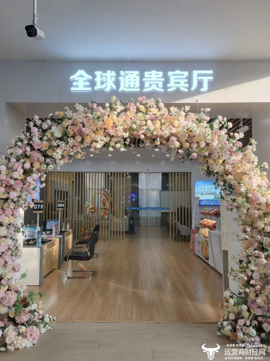 这个厅每个月大约服务3000位全球通和政企客户,设有专门的接待室,可供