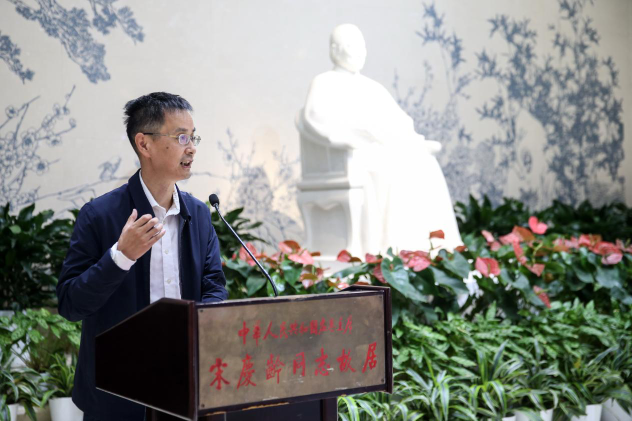 上海外语教育出版社社长孙玉发表讲话.陈健男摄