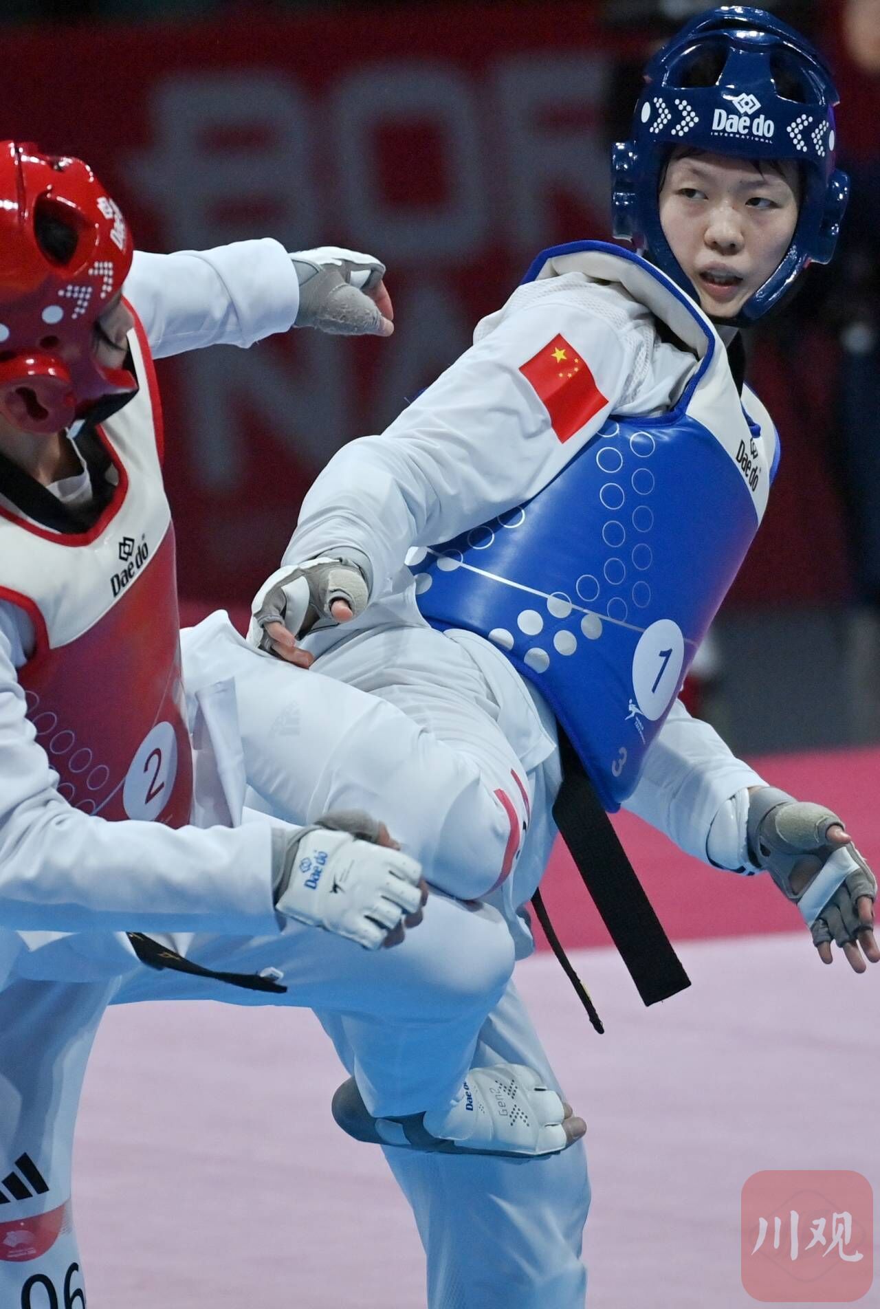 穿戴蓝色护具为川籍运动员宋洁