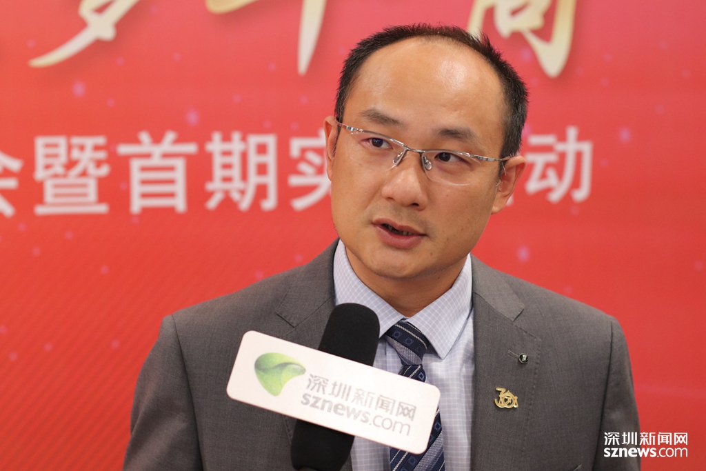 华商律所党委书记,执委会主任曾铁山接受记者采访时表