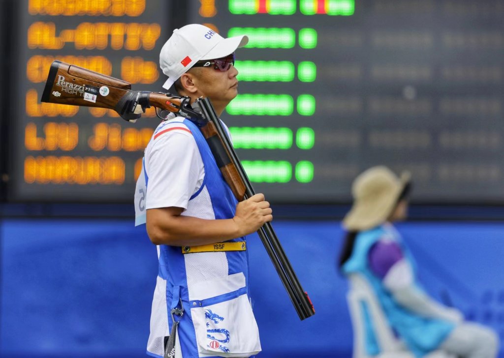华龙网特派记者 张质 摄在黄怡看来,射击运动员在靶场上,其实是很压抑
