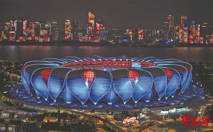 杭州奥体中心体育场夜景.新华社记者 夏一方 摄