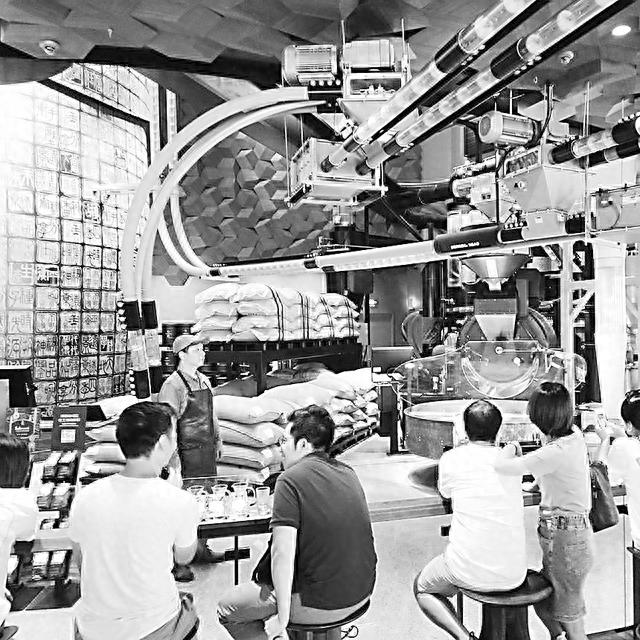 图片说明： 上海的全球最大星巴克烘焙工坊