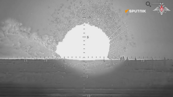 视频曝光！俄媒：俄国防部称打击12个乌军弹药库，摧毁超3000吨弹药