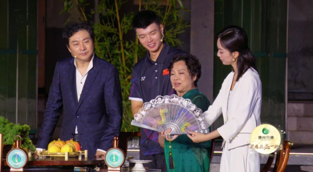 (嘉宾讨论中秋文化)