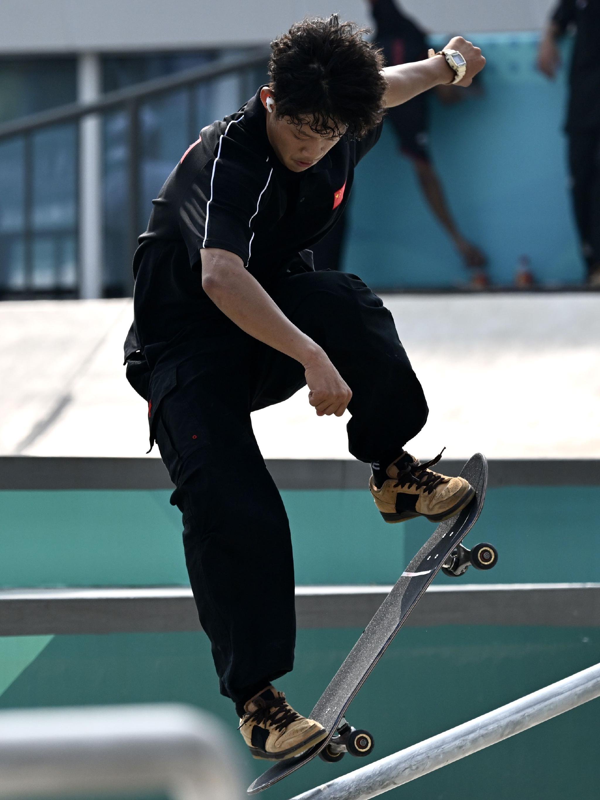 图集丨中国16岁滑板少年张杰夺得杭州亚运会金牌,苏建军铜牌!