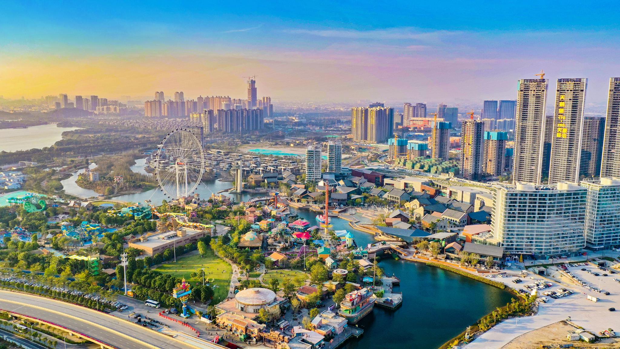 佛山顺德欢乐海岸plus鸟瞰图顺德欢乐海岸plus是华侨城旗下各业务板块