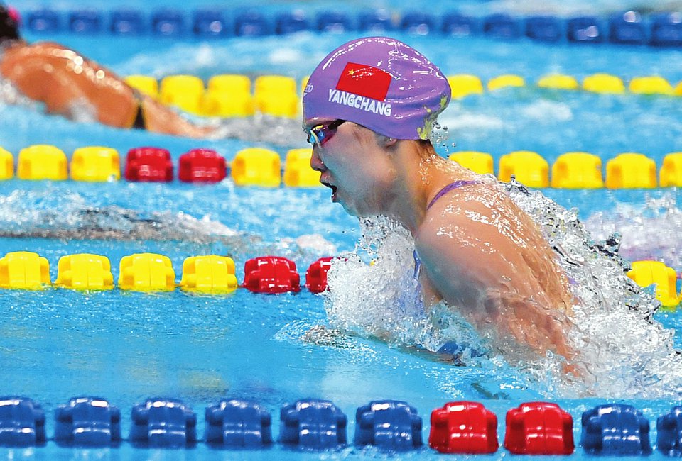 记者刘通摄9月27日晚,杭州亚运会游泳项目女子100米蛙泳决赛在杭州