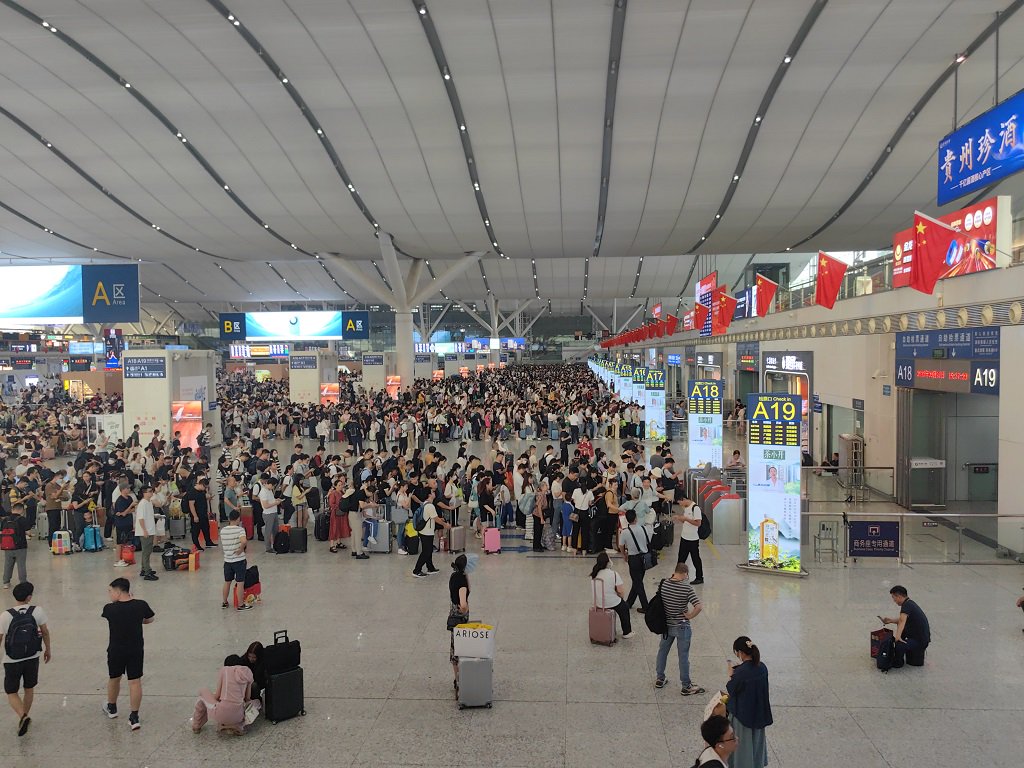 深圳北站候车室.