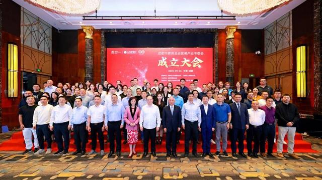 成员,市三医院党委书记徐俊波,市卫健委科教与服务业处副处长吴玉松