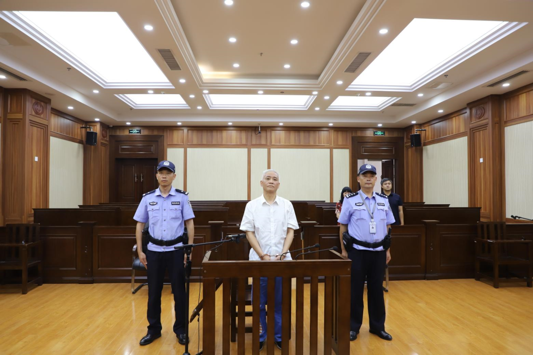 贵州安顺市人大常委会原主任赵贡桥获刑9年半连任半年后被查非法收受