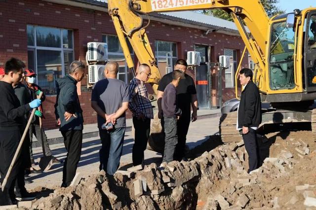 挖掘机连挖3天发现两名30多年前遇害人遗骸 警方