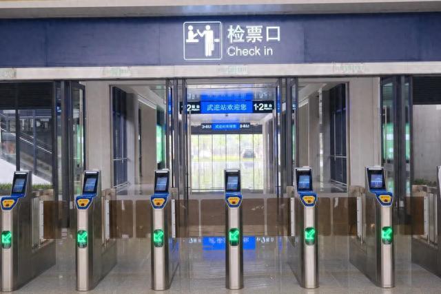 58到达张家港站沿途风景10点57分,小编抵达上海虹桥火车站啦~本次探