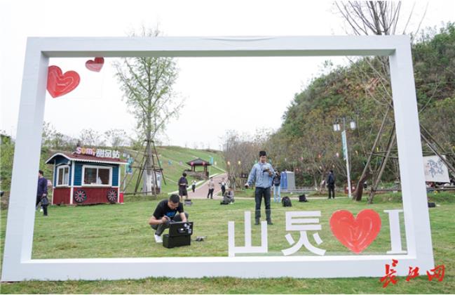 9月26日上午，全国重点新闻网记者一行走进江夏区，航拍探访江夏灵山生态文化旅游区。长江网记者吕诗文 摄