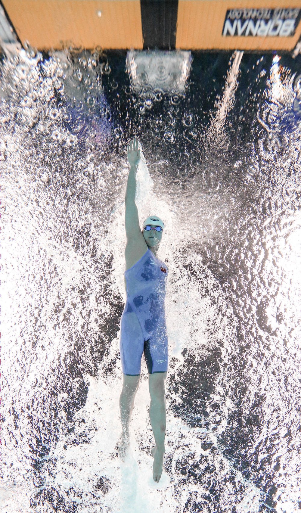 中国选手张雨霏在女子50米自由泳决赛中,她以24秒26的成绩获得冠军