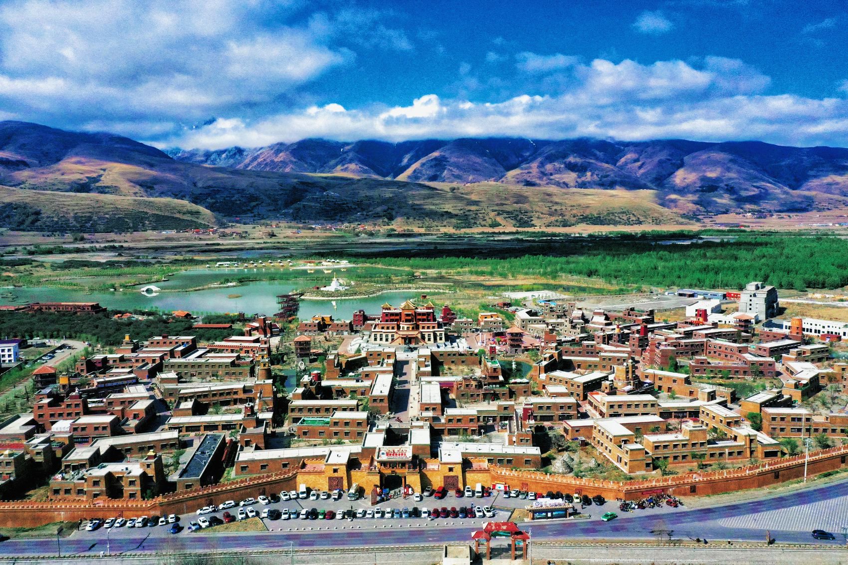 格萨尔王城步行街