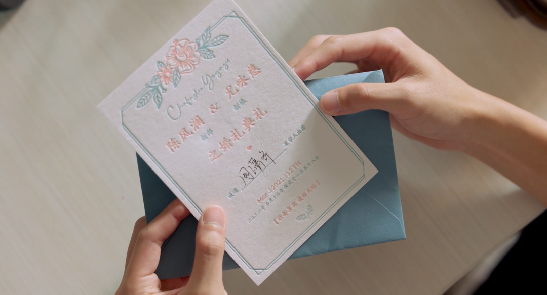 因此在她眼中,对话框内,躺着一份看似群发的请柬链接.链接之下,是模板